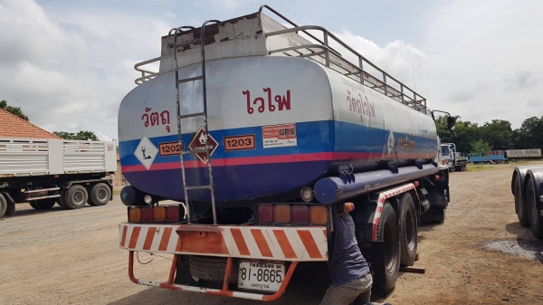 ขาย แทงค์น้ำมัน 15000 ลิตร สภาพพร้อมใช้งาน สนใจติดต่อเรา ดำสุโขทัย  โทร 089-7087998,081-7855503 หรือเยี่ยมชมเว็ปไซได้ที่ www.dum-sukhothai.com เรายินดีมห้บริการค้ะ