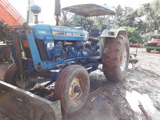 รถแทรกเตอร์ NEW HOLLAND