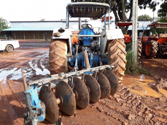 รถแทรกเตอร์ NEW HOLLAND