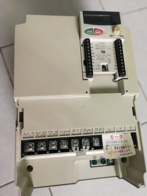 อินเวอร์เตอร์7.5แรง220v ใหม่ไม่ผ่านการใช้งาน