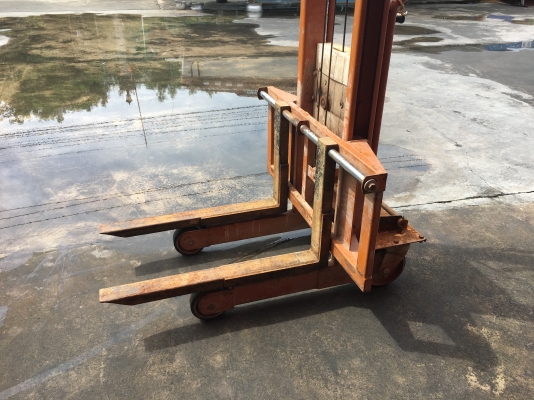 ขายครับ Hand Lift ขนาด 600 Kg ระยะยก สูง 1.4 ม. งายกของ ไสด์ได้ สินค้านำเข้าเก่าญี่ปุ่น