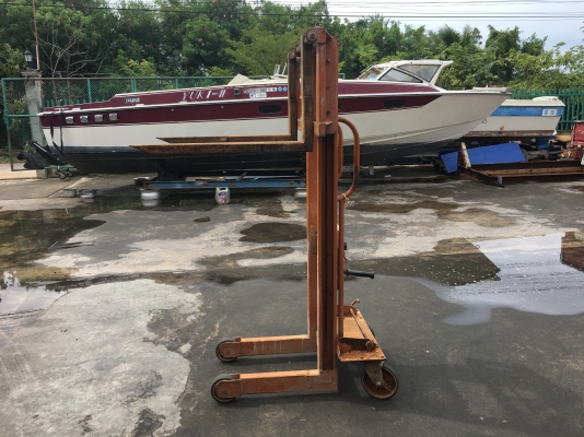 ขายครับ Hand Lift ขนาด 600 Kg ระยะยก สูง 1.4 ม. งายกของ ไสด์ได้ สินค้านำเข้าเก่าญี่ปุ่น