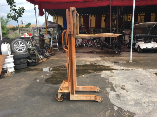ขายครับ Hand Lift ขนาด 600 Kg ระยะยก สูง 1.4 ม. งายกของ ไสด์ได้ สินค้านำเข้าเก่าญี่ปุ่น