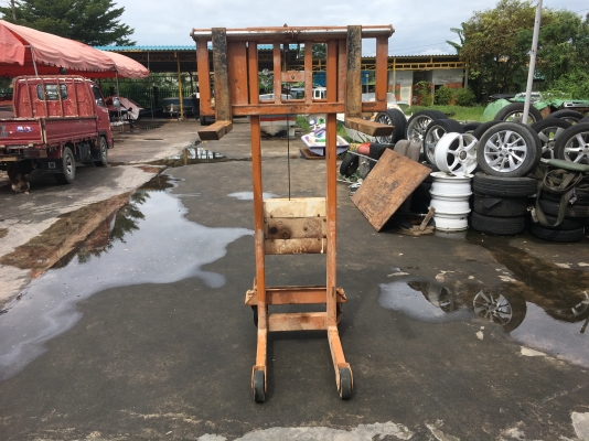 ขายครับ Hand Lift ขนาด 600 Kg ระยะยก สูง 1.4 ม. งายกของ ไสด์ได้ สินค้านำเข้าเก่าญี่ปุ่น