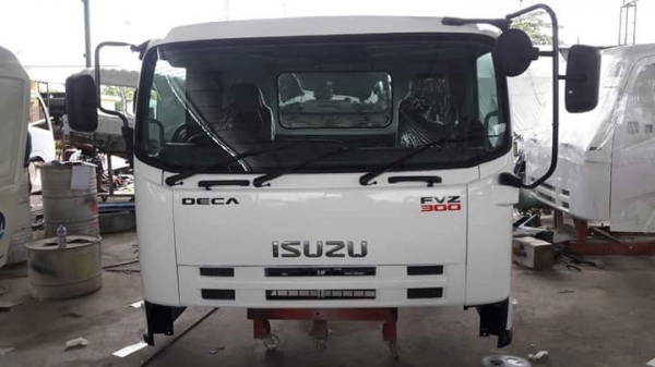 หัวรถยี่ห้อ ISUZU รุ่น 240/300 หัวรถยี่ห้อ ISUZU รุ่น 240/300