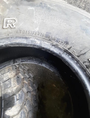 เศษยาง 35ิ นิ้ว Maxxis MT 315-75-16 สิ้นปี09 สภาพดี มี 3 เส้น เศษยาง 35ิ นิ้ว Maxxis MT 315-75-16 สิ้นปี09 สภาพดี มี 3 เส้น