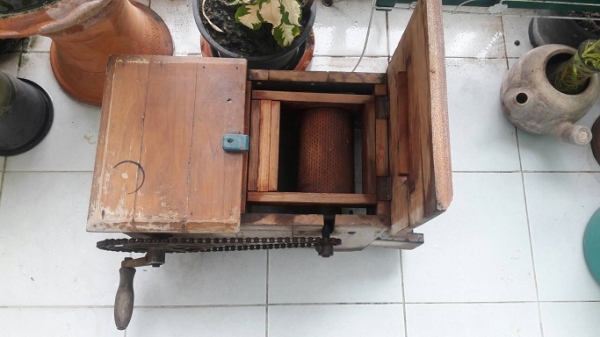 เครื่องขูดมะพร้าวโบราณ เครื่องขูดมะพร้าวโบราณ