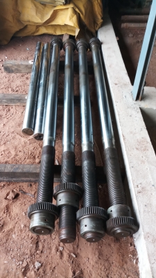 เสาเหล็กแข็งงานนอกสภาพดี