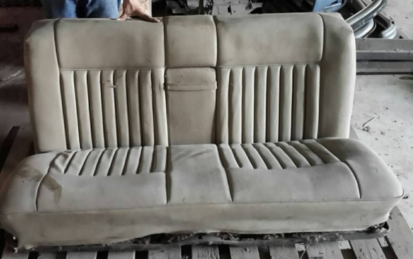 BENZ-W107 SLC (ขายซาก) ติดต่อคุณเส็ง 081-8319979