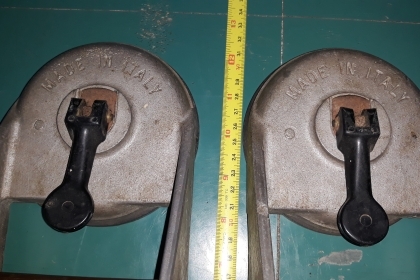 ขายที่ดูดกระจกแพ็ค2อัน MADE IN ITALY.งานเก่า ขายที่ดูดกระจกแพ็ค2อัน MADE IN ITALY.งานเก่า