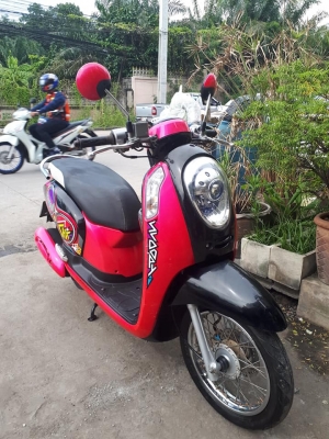 New Scoopy i สีดำชมพู ลาย VIVIC ME รถสวยมาก หัวฉีดประหยัดน้ำมัน