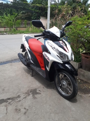 Click 125 i สีขาวดำ ปี 2557 รุ่น tune up รถสวยๆ