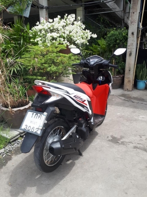 Click 125 i สีขาวดำ ปี 2557 รุ่น tune up รถสวยๆ