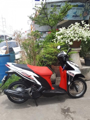 Click 125 i สีขาวดำ ปี 2557 รุ่น tune up รถสวยๆ