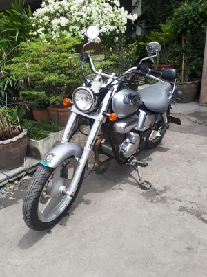 Honda Phantom 200 สีเทา รถสวยสไตล์ช๊อบเปอร์ ขับดีมาก ดูเท่ห์คลาสสิคสุดๆ Honda Phantom 200 สีเทา รถสวยสไตล์ช๊อบเปอร์ ขับดีมาก ดูเท่ห์คลาสสิคสุดๆ