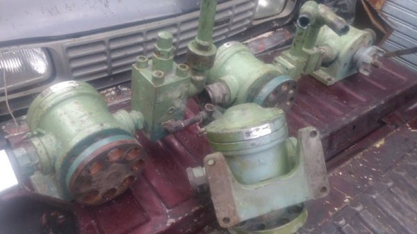 แม่ปั๊มไฮดรอลิค nachi ตัวใหญ่หากต้องการตัวเต็มต้องประกอบ