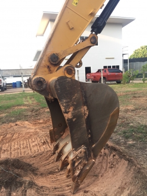 ขายดาวน์แบคโฮ CATERPILLAR 320D2 เครื่อง6สูบธรรมดา ทำงาน2240ชั่วโมง สนใจโทร 081-970-1072