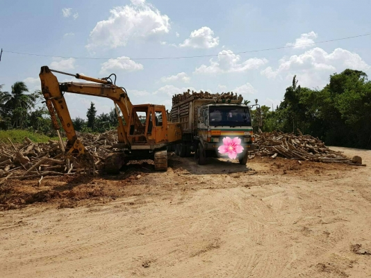 ขายรถแบคโฮ KOMATSU PC100-2 หัวคีปไม้ ราคา 320000
