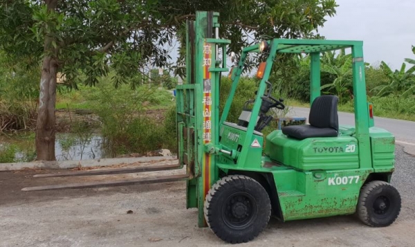 ขายด่วนรถยกTOYOTA5FG20ยกได้2.5ตันเสาสูง3เมตรรถนอกสวยๆนำเข้ายังไม่เคยใช้งานในเมืองไทยเลย