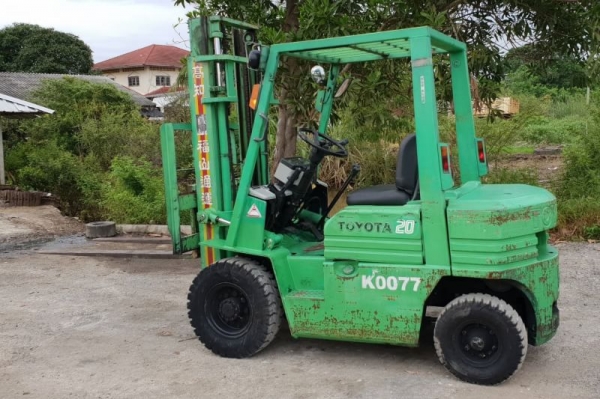 ขายด่วนรถยกTOYOTA5FG20ยกได้2.5ตันเสาสูง3เมตรรถนอกสวยๆนำเข้ายังไม่เคยใช้งานในเมืองไทยเลย