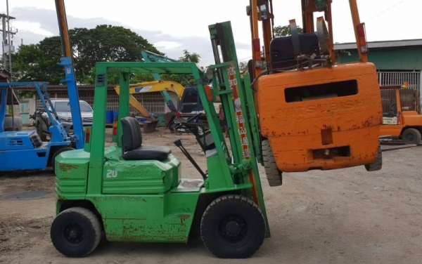 ขายด่วนรถยกTOYOTA5FG20ยกได้2.5ตันเสาสูง3เมตรรถนอกสวยๆนำเข้ายังไม่เคยใช้งานในเมืองไทยเลย