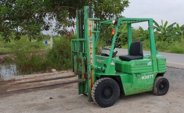 ขายด่วนรถยกTOYOTA5FG20ยกได้2.5ตันเสาสูง3เมตรรถนอกสวยๆนำเข้ายังไม่เคยใช้งานในเมืองไทยเลย