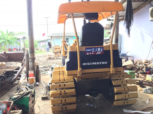 ขายรถแทร็กเตอร์D2-5P สภาพสวยพร้อมใช้งาน เครื่องดีช่วงล่างดี ใบแทร็กสวย ราคาต่อรองคุยกันได้ โทร0616613023แพรว