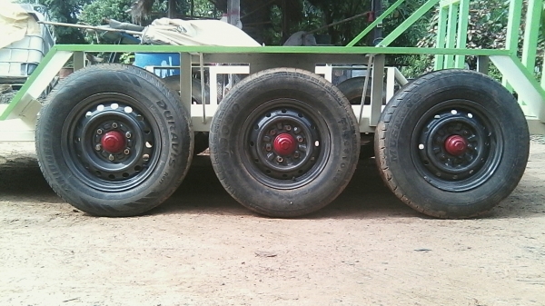 สาลี่พ่วง3เพลาบรรทุก3.5ตัน