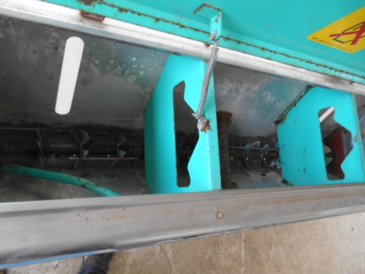 เครื่องหยอดเมล็ดหรือใส่ปุ๋ย