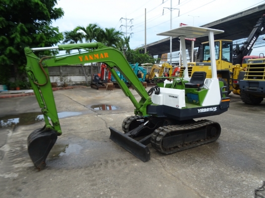 รถขุด ยันม่าร์ YB221UZ