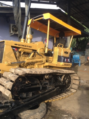 ขายด่วน รถดันดิน komatsu D2/6 เครื่องดีระบบ แท็กสวย รถเก็บงานพร้อมใช้ทันที 185000 บาท