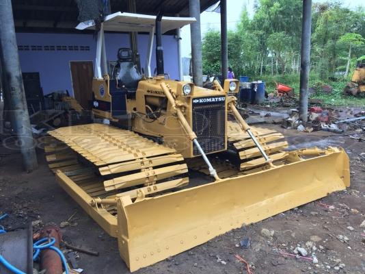 ขายด่วน รถดันดิน Komatsu D2 รุ่น 6 ตีน1เมตร รถสวยพร้อมทำงาน มีเอกสารซื้อขาย เพียง 350000 บาท