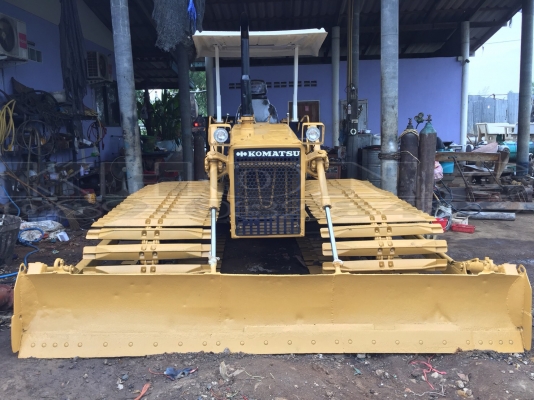 ขายด่วน รถดันดิน Komatsu D2 รุ่น 6 ตีน1เมตร รถสวยพร้อมทำงาน มีเอกสารซื้อขาย เพียง 350000 บาท