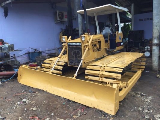 ขายด่วน รถดันดิน Komatsu D2 รุ่น 6 ตีน1เมตร รถสวยพร้อมทำงาน มีเอกสารซื้อขาย เพียง 350000 บาท