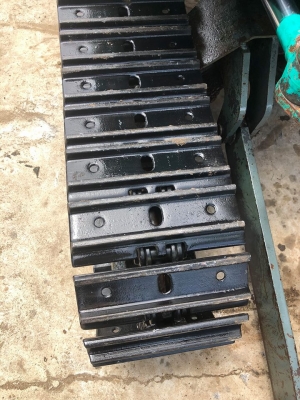 ขายด่วน295,000 บาท KOMATSU PC20-7 3D84 เครื่องยนต์ดีเซล 3 สูบ ปั๊มเฟือง 3 ตอน  เครื่องเงียบ ปั๊มแรง ทำงานไม่โหลด แท็คเหล็กใหม่1คู่  โรลเลอร์ใหม่1ลูก เอวแน่น บูมอาร์มสวย บุ้งกี๋ใบดันสวย #รถนอกนำเข้าเก่าญี่ปุ่น ไม่เคยใช้งานในไทย สภาพเดิมๆ พร้อมใช้งาน (บริกา