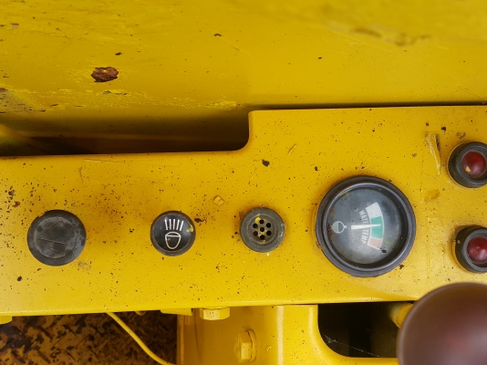 รถแบคโฮ KOMATSU PC20-1 รถเก่านอกนำเข้า ยังไม่เคยใช้งานในไทย ชม.การทำงาน 3000+ ชม. เครื่องดี ปั๊มดี เร็วแรง สภาพดี พร้อมใช้งาน มีเอกสารใบอินวอยซ์ มี VDO การทำงานให้ชม