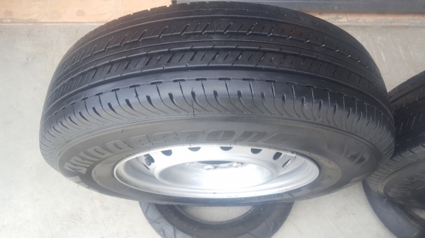 ล้อกะทะขอบ15 6รู139 ยาง195R15 ปี 2418 4 ล้อ ล้อกะทะขอบ15 6รู139 ยาง195R15 ปี 2418 4 ล้อ