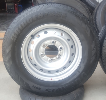 ล้อกะทะขอบ15 6รู139 ยาง195R15 ปี 2418 4 ล้อ ล้อกะทะขอบ15 6รู139 ยาง195R15 ปี 2418 4 ล้อ