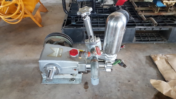 ปั้มพ่นยา maruyama ms800s รุ่นพิมพ์นิยม ตัดลงจากรถพ่นยาญี่ปุ่น ขนาด 1.2นิ้ว สภาพสวย เช็คเปลี่ยนซีลถ่ายของเหลวทุกอย่างแรงดันเต็มใช้อีกยาว จะลากสายพ่นยา อัดฉีด ครบ จบครับ  อะไหล่มีครบ พร้อมใช้งาน จัดส่งสินค้าได้ทั่วประเทศครับ สนใจติดต่อ 0817502357