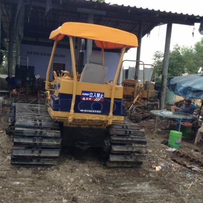 ขายด่วน รถดันดิน Komatsu D2 รุ่น 5 ตีน70 เครื่องดี ระบบเยี่ยม พร้อมใช้งาน เพียง 200000 บาท ขายด่วน รถดันดิน Komatsu D2 รุ่น 5 ตีน70 เครื่องดี ระบบเยี่ยม พร้อมใช้งาน เพียง 200000 บาท