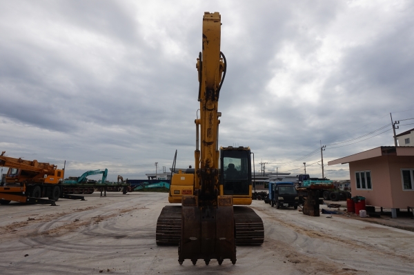 ขายรถแบคโฮ KOMATSU PC200-8 พร้อมทะเบียน (ผ่อนเดือนละ 33,000 บาท)