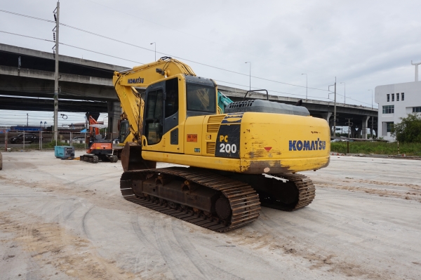 ขายรถแบคโฮ KOMATSU PC200-8 พร้อมทะเบียน (ผ่อนเดือนละ 33,000 บาท)