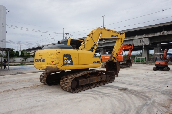 ขายรถแบคโฮ KOMATSU PC200-8 พร้อมทะเบียน (ผ่อนเดือนละ 33,000 บาท)