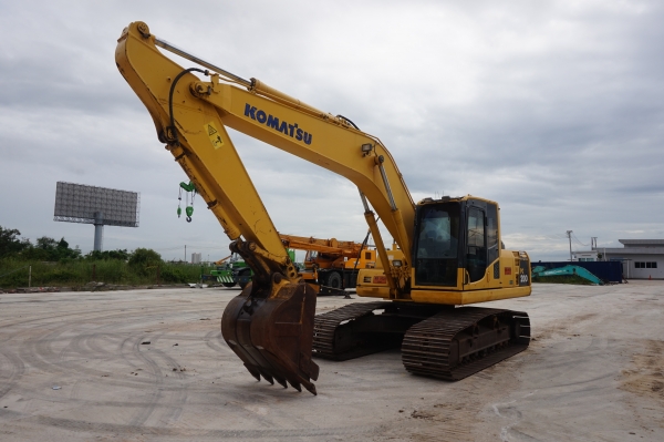 ขายรถแบคโฮ KOMATSU PC200-8 พร้อมทะเบียน (ผ่อนเดือนละ 33,000 บาท)