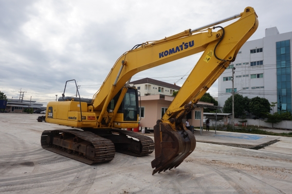 ขายรถแบคโฮ KOMATSU PC200-8 พร้อมทะเบียน (ผ่อนเดือนละ 33,000 บาท)