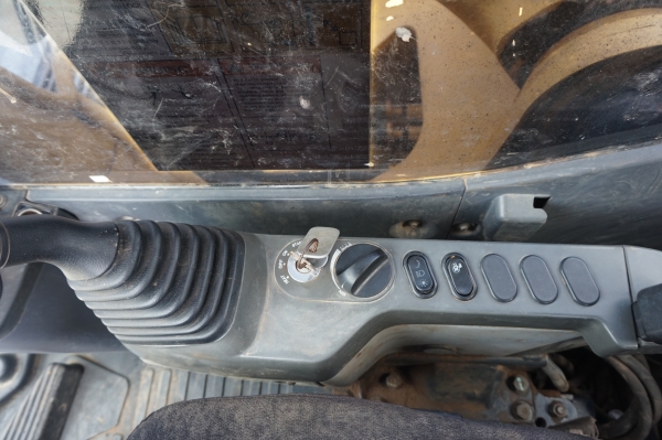 ขายรถแบคโฮ KOMATSU PC200-8 พร้อมทะเบียน (ผ่อนเดือนละ 33,000 บาท)