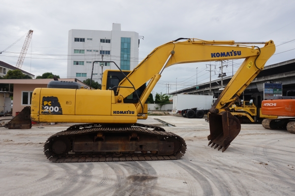 ขายรถแบคโฮ KOMATSU PC200-8 พร้อมทะเบียน (ผ่อนเดือนละ 33,000 บาท)