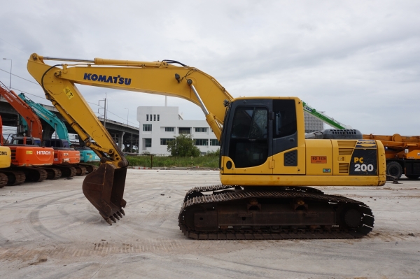 ขายรถแบคโฮ KOMATSU PC200-8 พร้อมทะเบียน (ผ่อนเดือนละ 33,000 บาท)