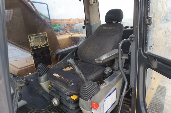 ขายรถแบคโฮ KOMATSU PC200-8 พร้อมทะเบียน (ผ่อนเดือนละ 33,000 บาท)