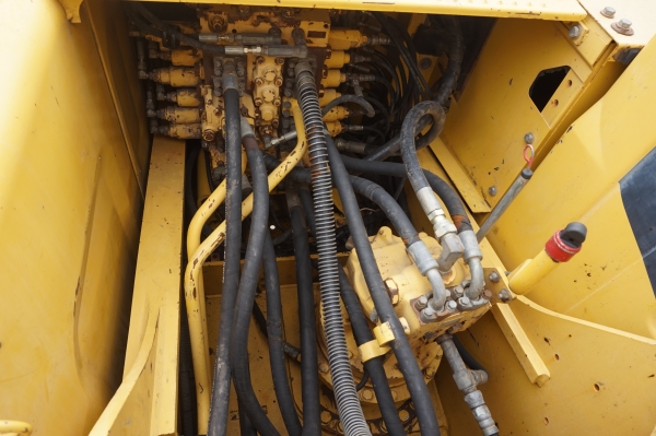 ขายรถแบคโฮ KOMATSU PC200-8 พร้อมทะเบียน (ผ่อนเดือนละ 33,000 บาท)